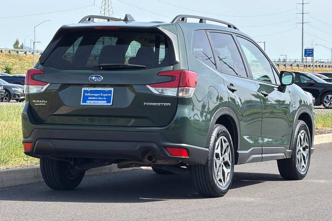 2023 Subaru Forester Premium - Image 3