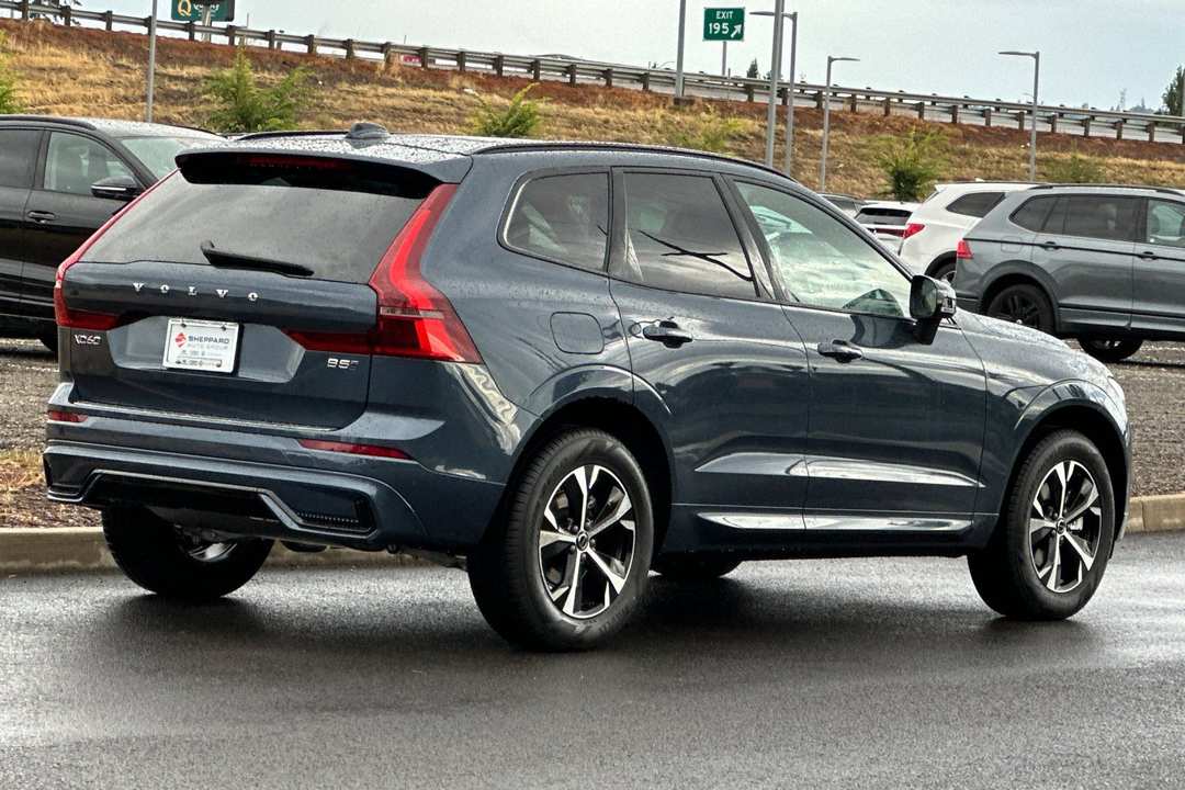 2027 Volvo Xc60 B5 Core - Image 3