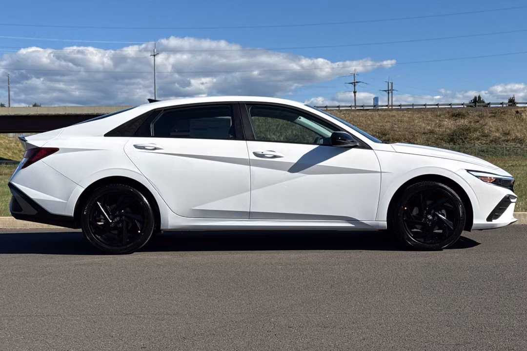 2026 Hyundai Elantra SEL Sport Plus - Image 2