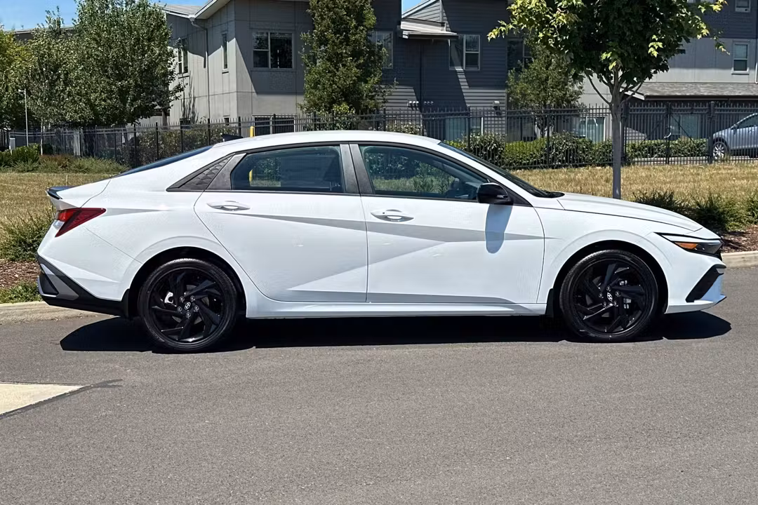 2026 Hyundai Elantra SEL Sport - Image 2