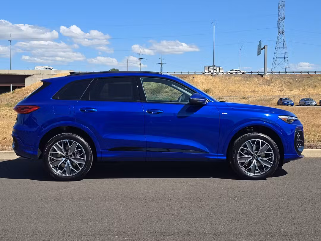 2026 Audi Q5 2.0T Premium Plus - Image 2