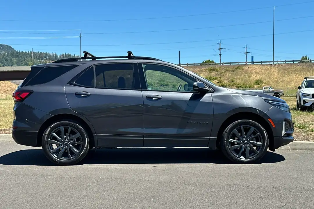 2023 Chevrolet Equinox RS - Image 2