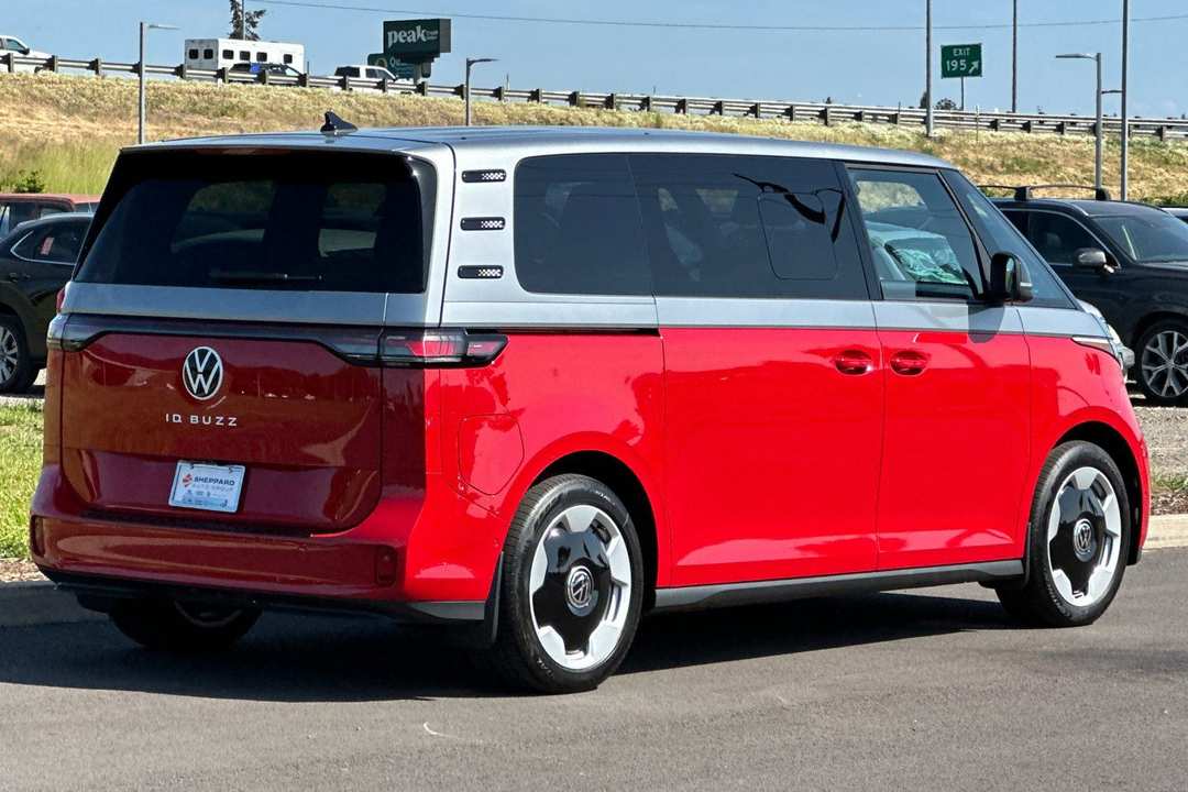 2025 Volkswagen Id. Buzz Pro S Plus - Image 3