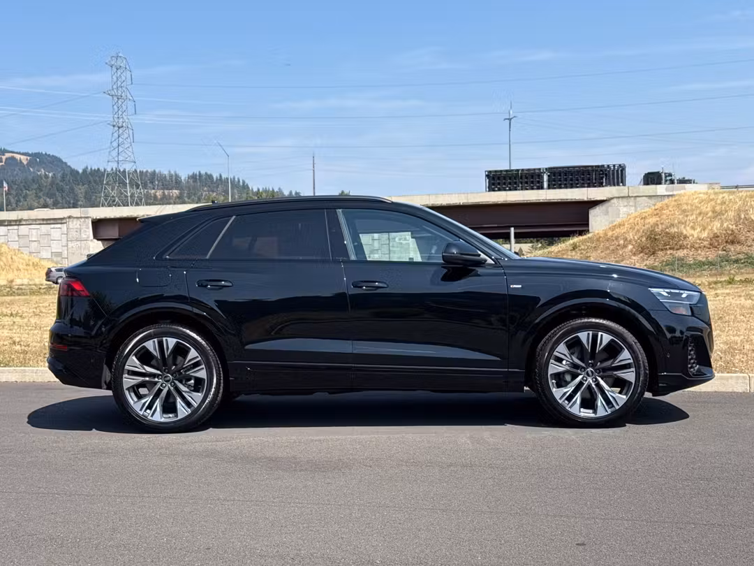 2026 Audi Q8 - Image 2