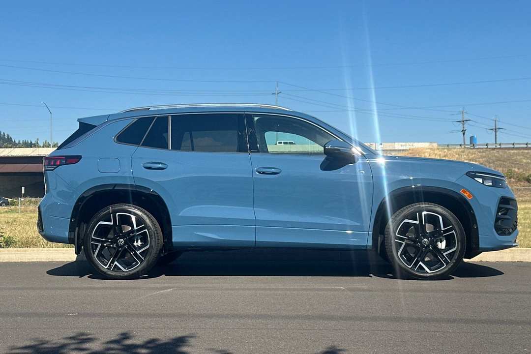 2026 Volkswagen Tiguan 2.0T SEL RLine Turbo - Image 2