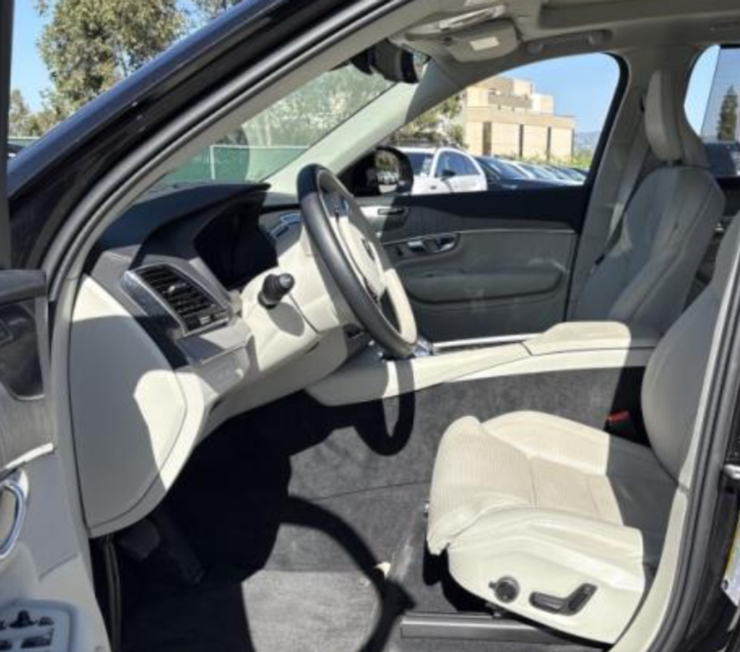 2025 Volvo Xc90 Plug-In Hybrid T8 Ultra - Image 2