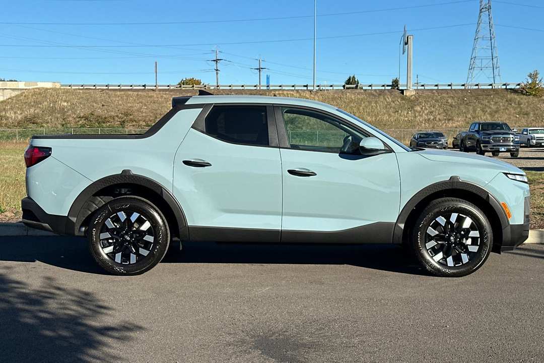 2027 Hyundai Santa Cruz SE - Image 2