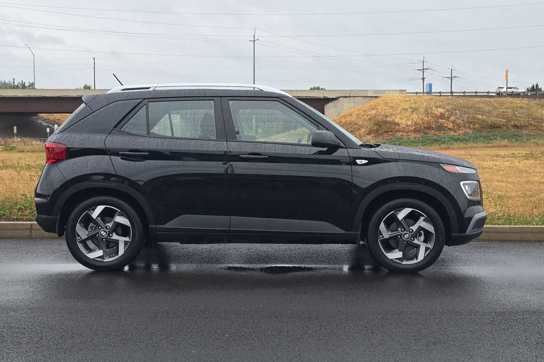 2026 Hyundai Venue SEL - Image 2
