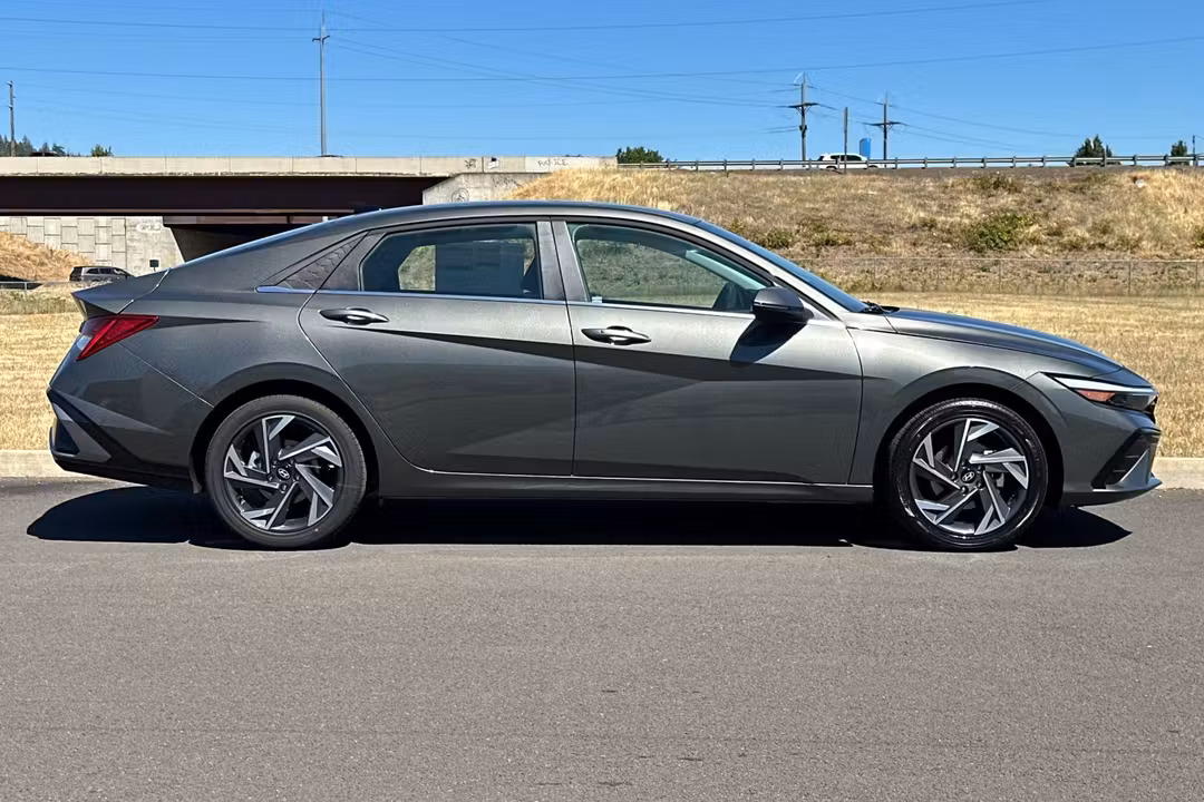 2026 Hyundai Elantra Limited - Image 2