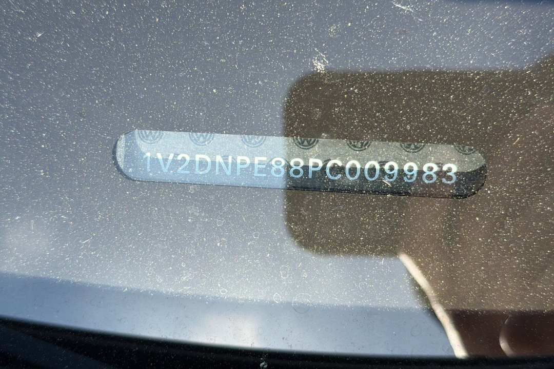 2023 Volkswagen Id.4 Pro - Image 2