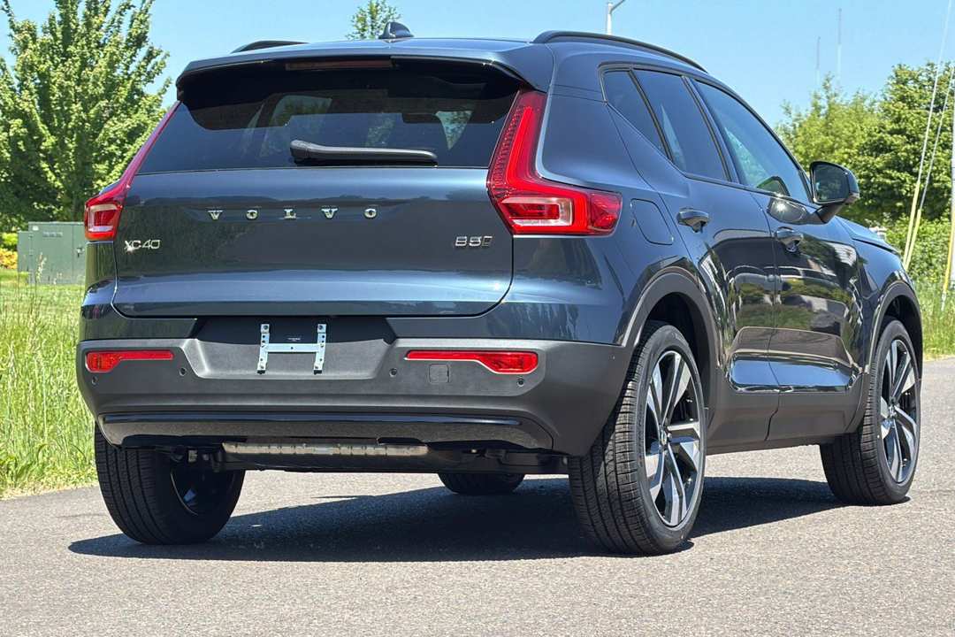 2026 Volvo Xc40 B5 Ultra - Image 3