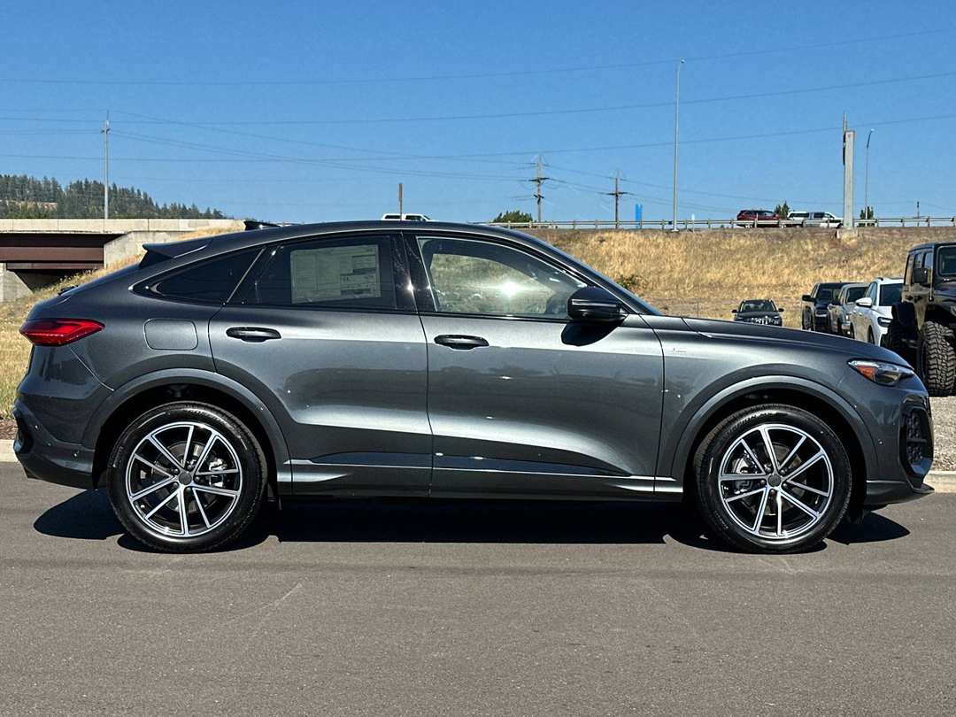 2026 Audi Q5 2.0T Prestige - Image 2