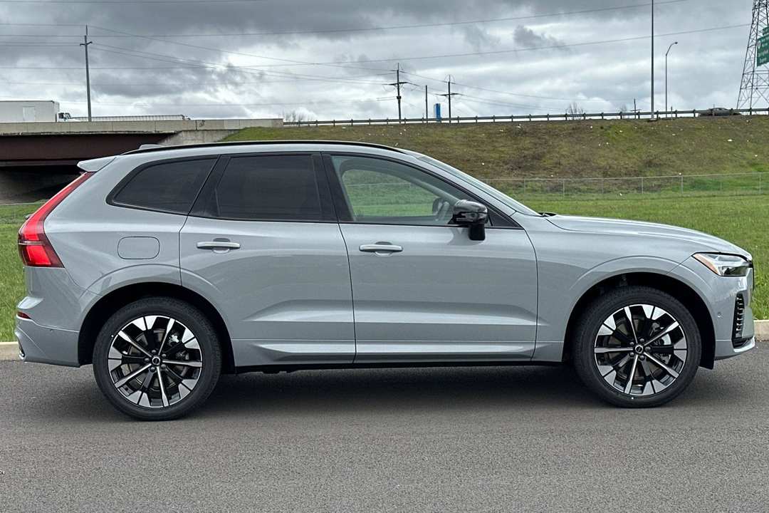 2026 Volvo Xc60 Plug-In Hybrid T8 Plus - Image 2