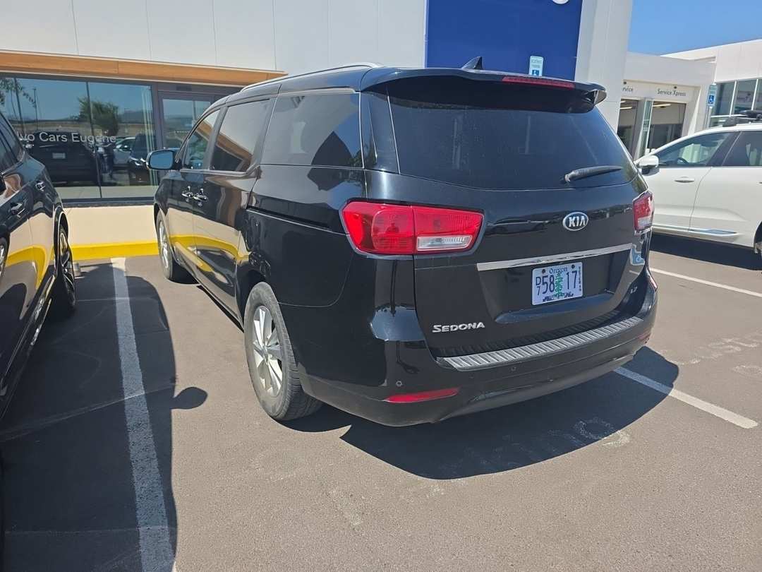 2018 Kia Sedona LX - Image 2