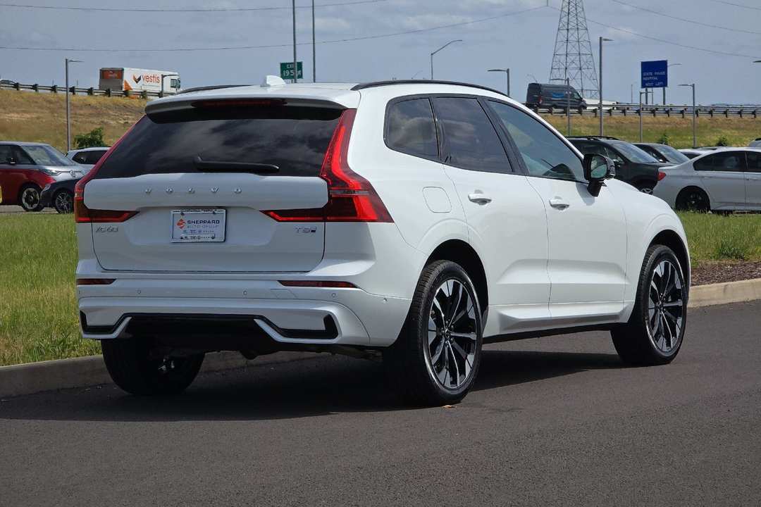 2026 Volvo Xc60 Plug-In Hybrid T8 Plus - Image 3