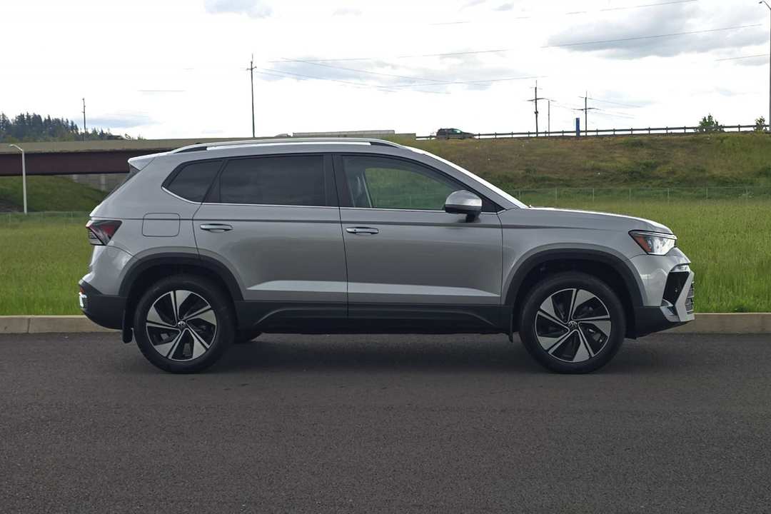 2026 Volkswagen Taos 1.5T SE - Image 2