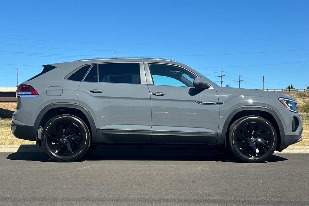 2026 Volkswagen Atlas Cross Sport 2.0T SE w/Technology - Image 2