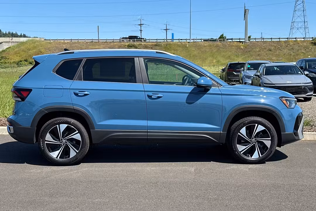 2026 Volkswagen Taos 1.5T SE - Image 2