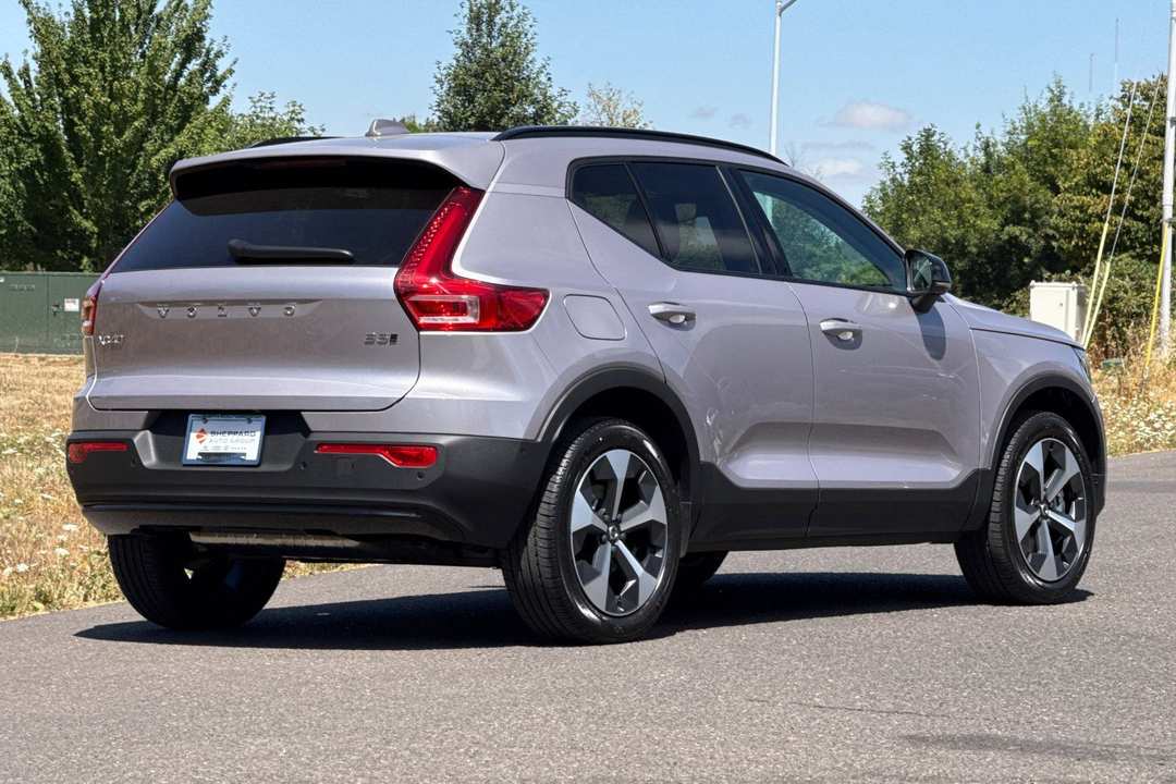 2026 Volvo Xc40 B5 Plus - Image 3