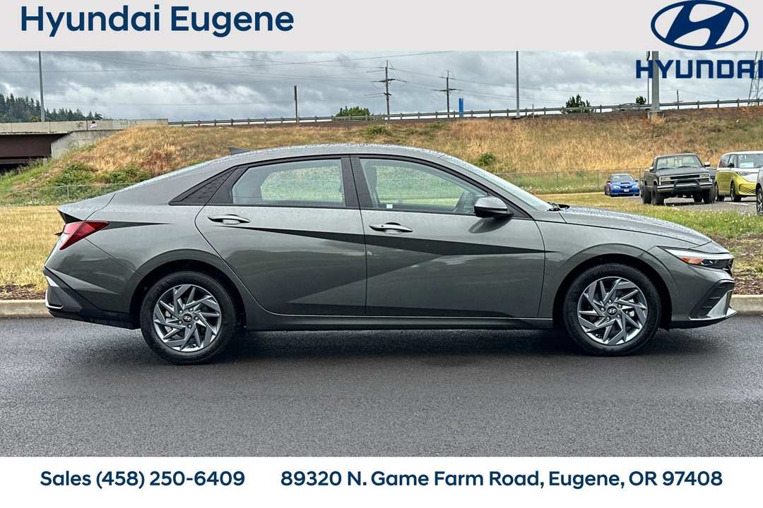 2024 Hyundai Elantra SEL - Image 2
