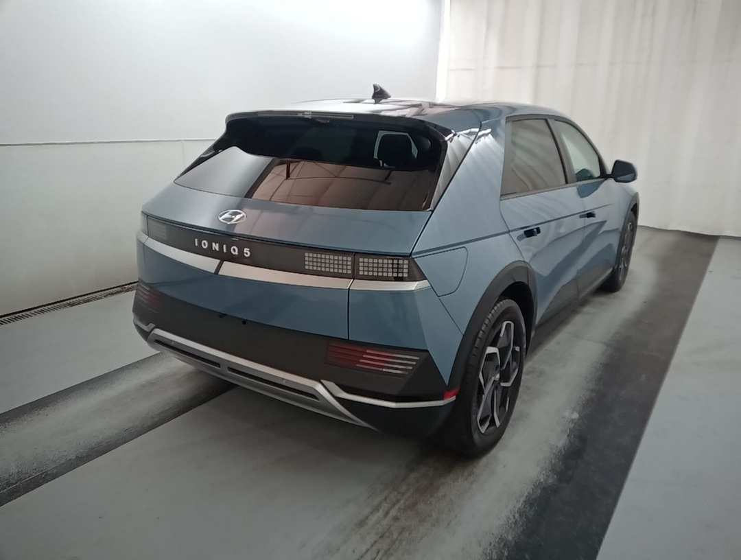2024 Hyundai Ioniq 5 SEL - Image 3