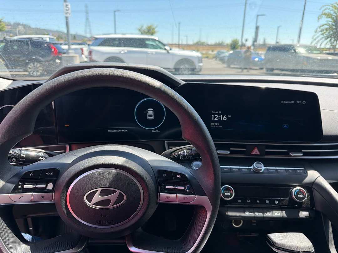 2024 Hyundai Elantra SEL - Image 2