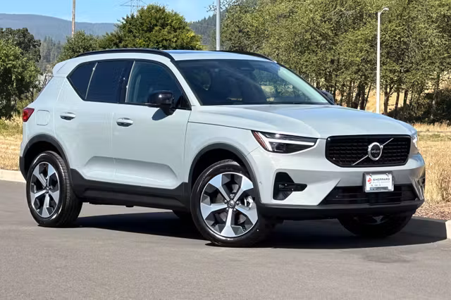 2026 Volvo Xc40 B5 Plus