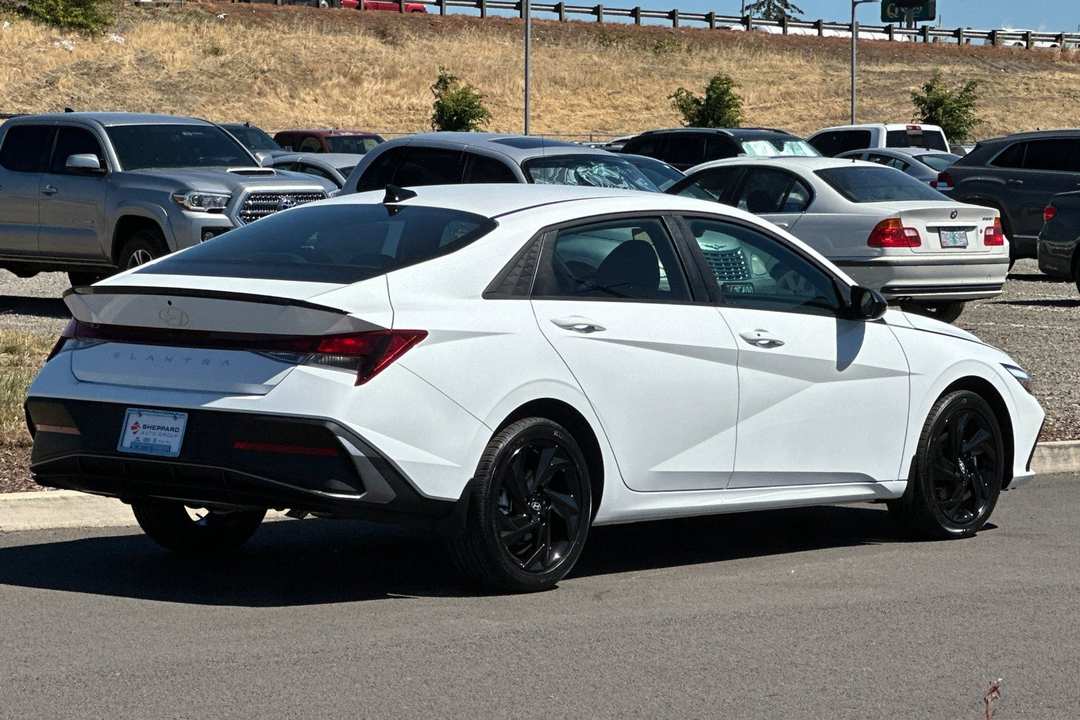 2026 Hyundai Elantra SEL Sport - Image 3