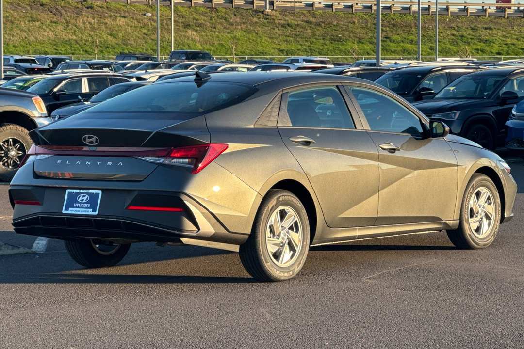 2026 Hyundai Elantra SE - Image 3