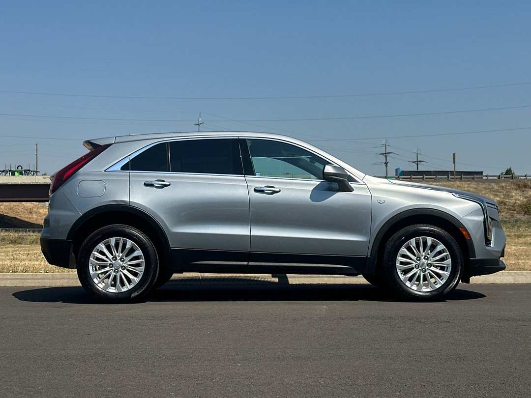 2024 Cadillac Xt4 Luxury - Image 2