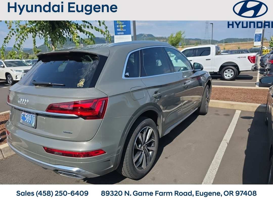 2025 Audi Q5 45 S line Premium - Image 3