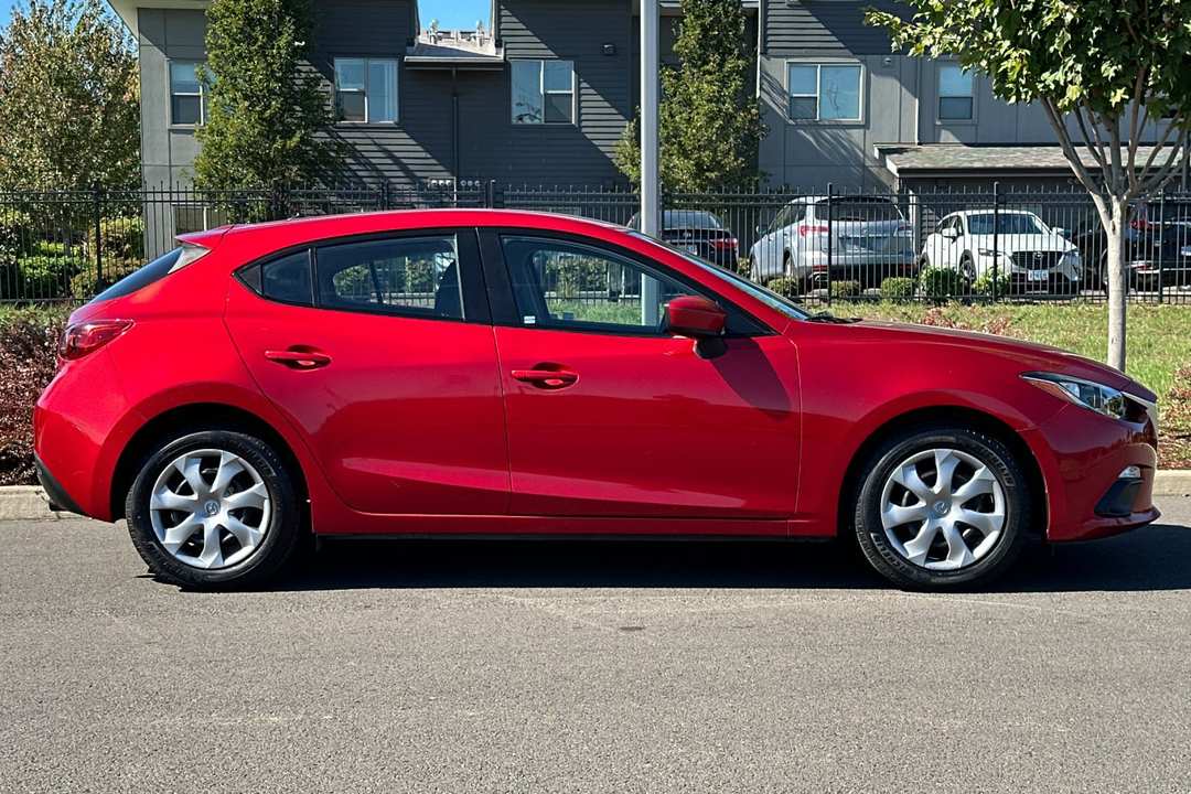 2015 MAZDA Mazda3 i Sport - Image 2