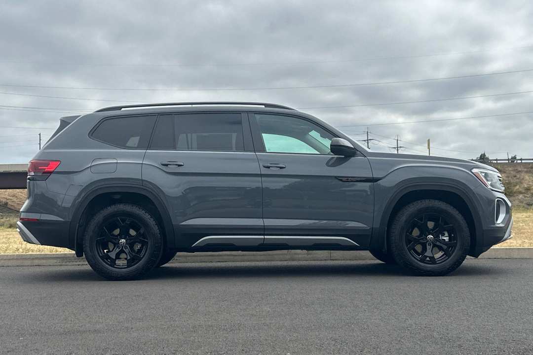 2026 Volkswagen Atlas 2.0T Peak Edition - Image 2