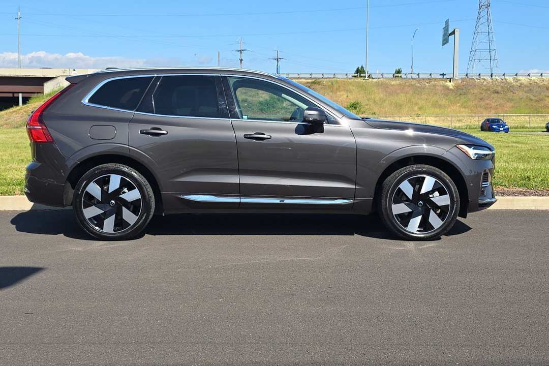 2023 Volvo Xc60 Recharge Plug-In Hybrid T8 Plus Bright Theme - Image 2