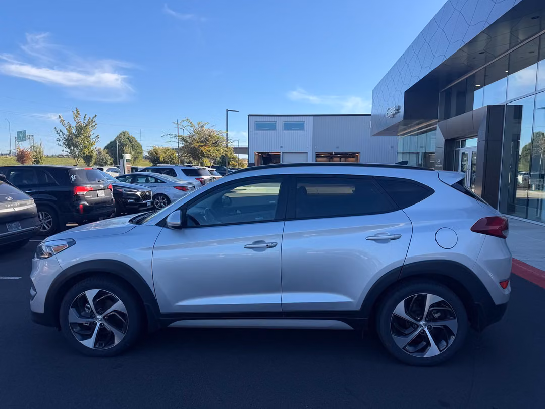 2018 Hyundai Tucson Value - Image 2