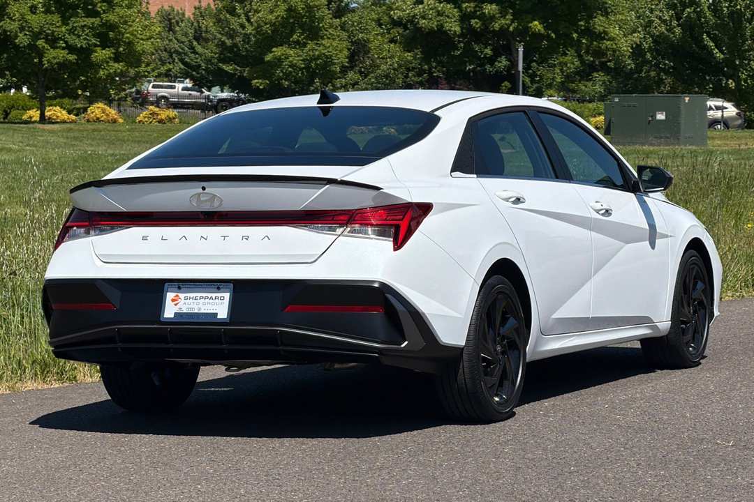 2026 Hyundai Elantra SEL Sport - Image 3
