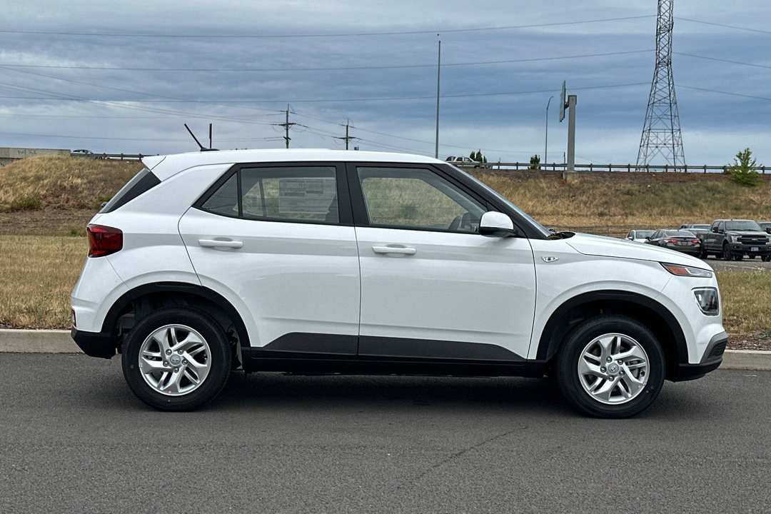 2026 Hyundai Venue SE - Image 2