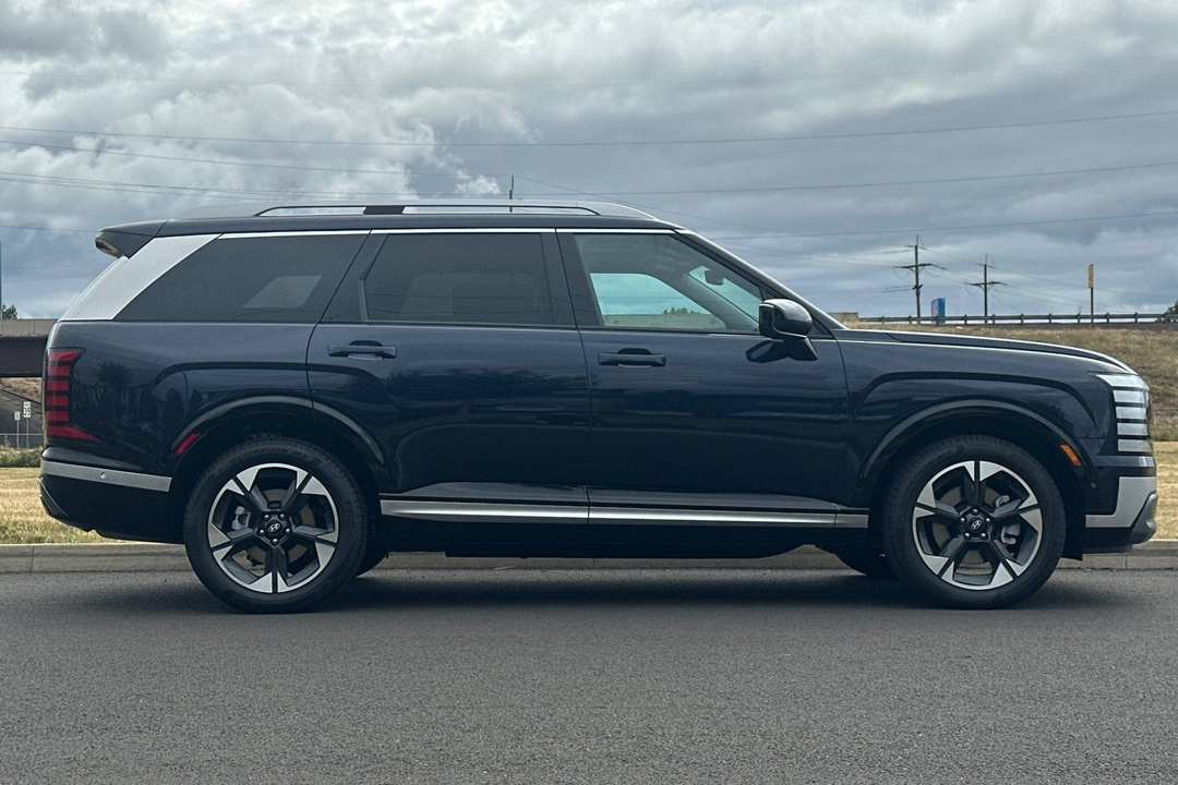 2026 Hyundai Palisade Hybrid Limited - Image 2