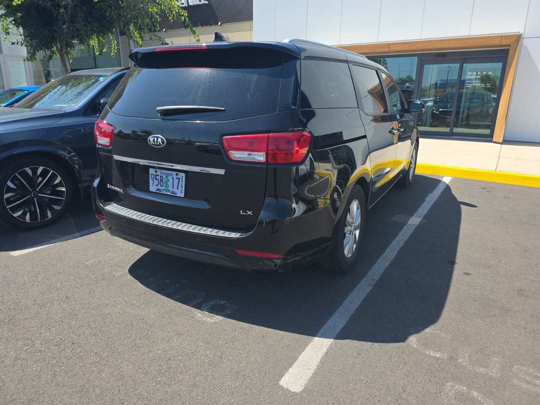 2018 Kia Sedona LX - Image 3
