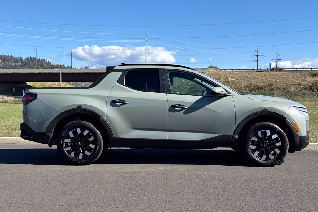 2025 Hyundai Santa Cruz SEL - Image 2