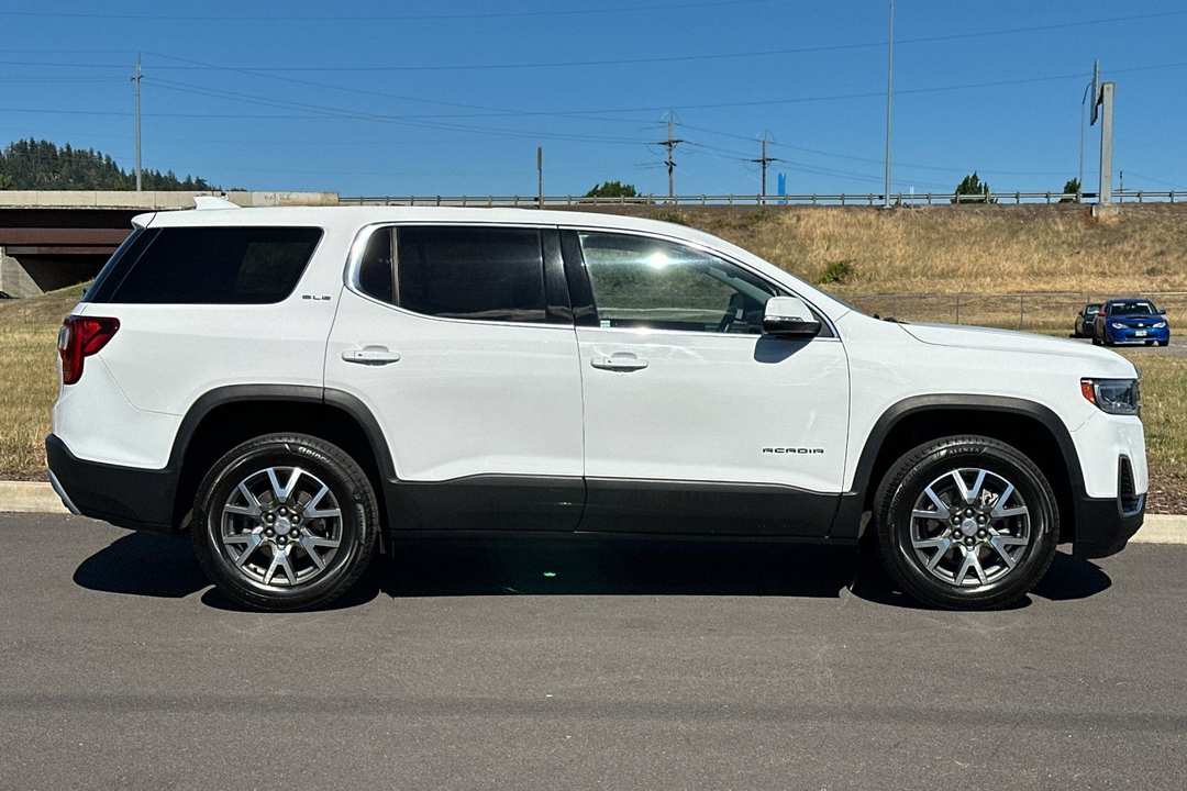2022 GMC Acadia SLE - Image 2