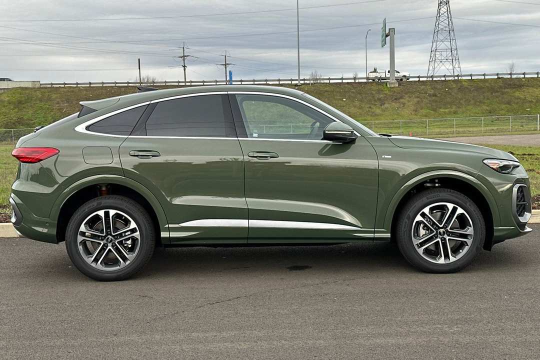 2025 Audi Q5 Sportback - Image 2