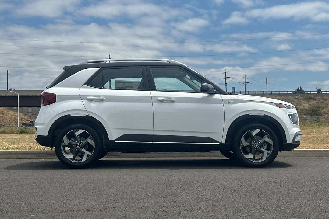 2026 Hyundai Venue SEL - Image 2