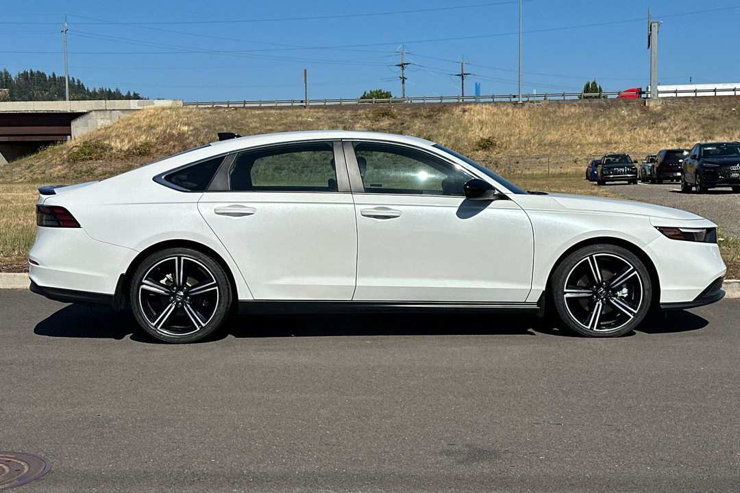 2023 Honda Accord Hybrid Sport - Image 2