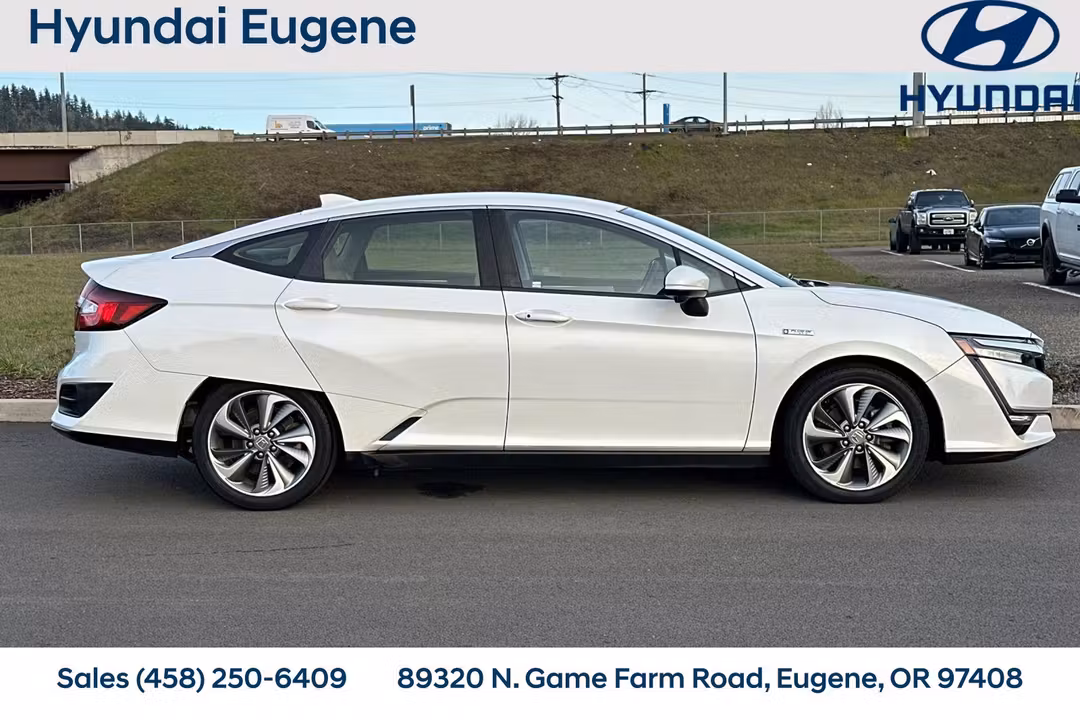 2020 Honda Clarity Plug-In Hybrid Touring - Image 2