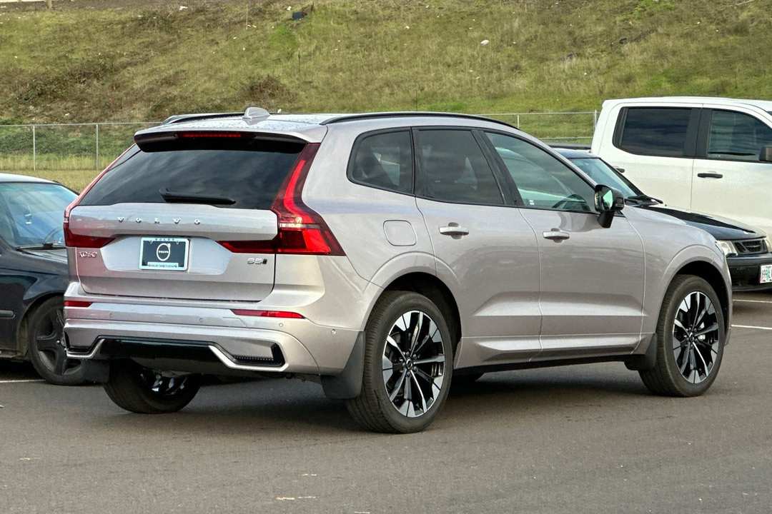 2026 Volvo Xc60 B5 Plus - Image 3