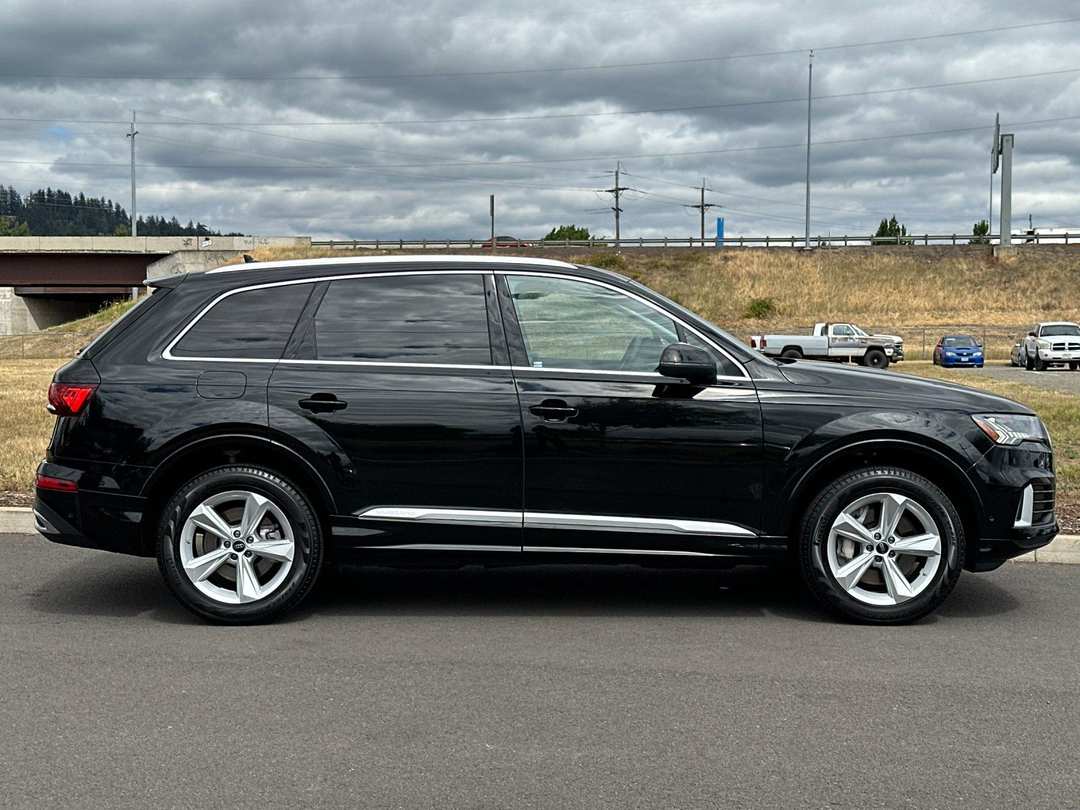 2023 Audi Q7 45 Premium Plus - Image 2
