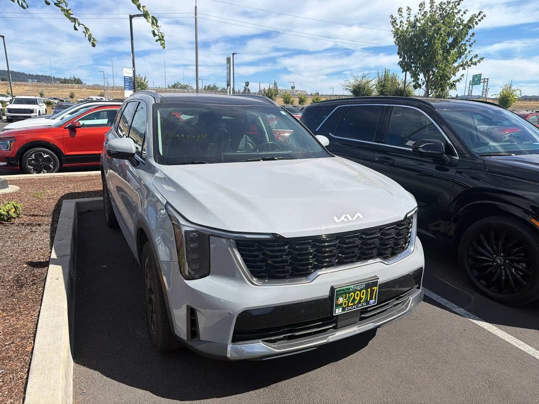 2024 Kia Sorento S - Image 2