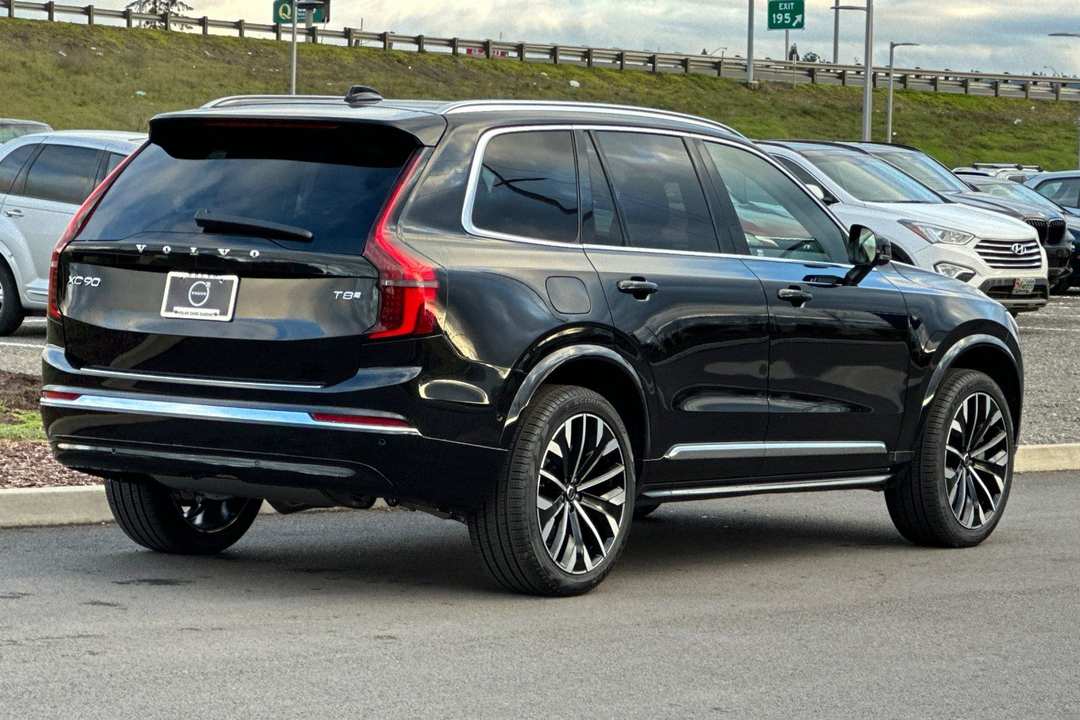 2026 Volvo Xc90 Plug-In Hybrid T8 Plus - Image 3