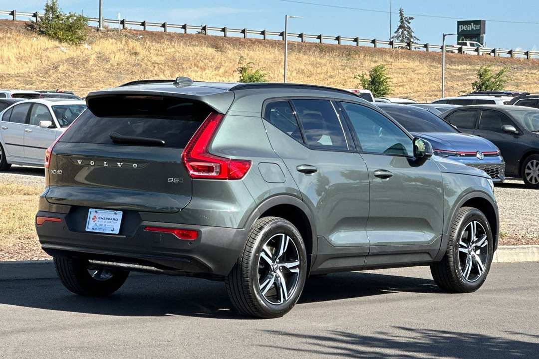 2026 Volvo Xc40 B5 Core - Image 3
